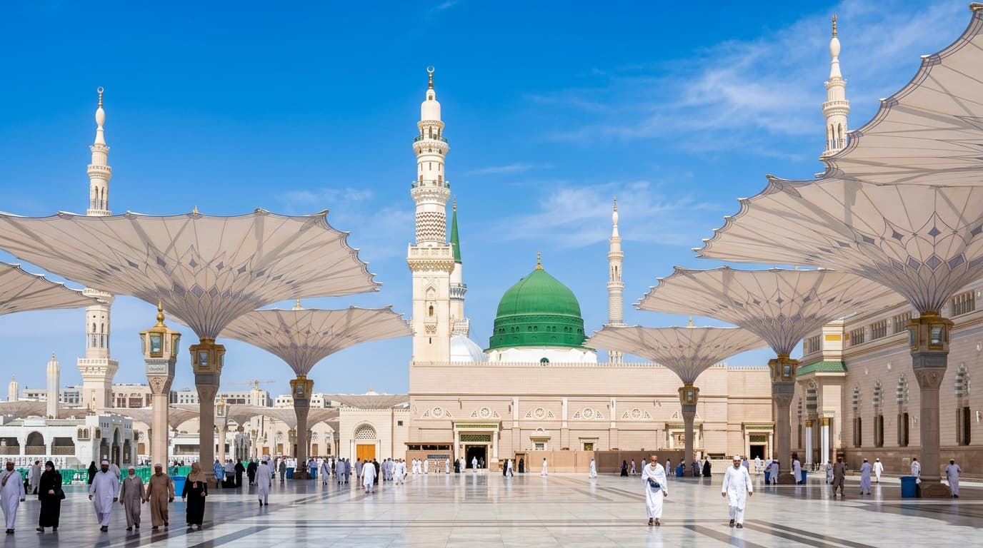 Area Masjid Nabawi di Madinah sebagai ilustrasi ibadah dan ziarah Raudhah