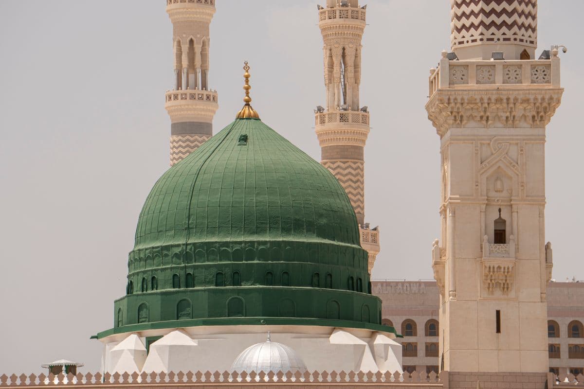 Kubah hijau ikonik Al-Masjid an-Nabawi Madinah tempat berada taman surga Raudhah